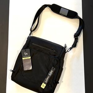 Travel on Anti Theft Urban Collection Black Tablet Messenger Bag